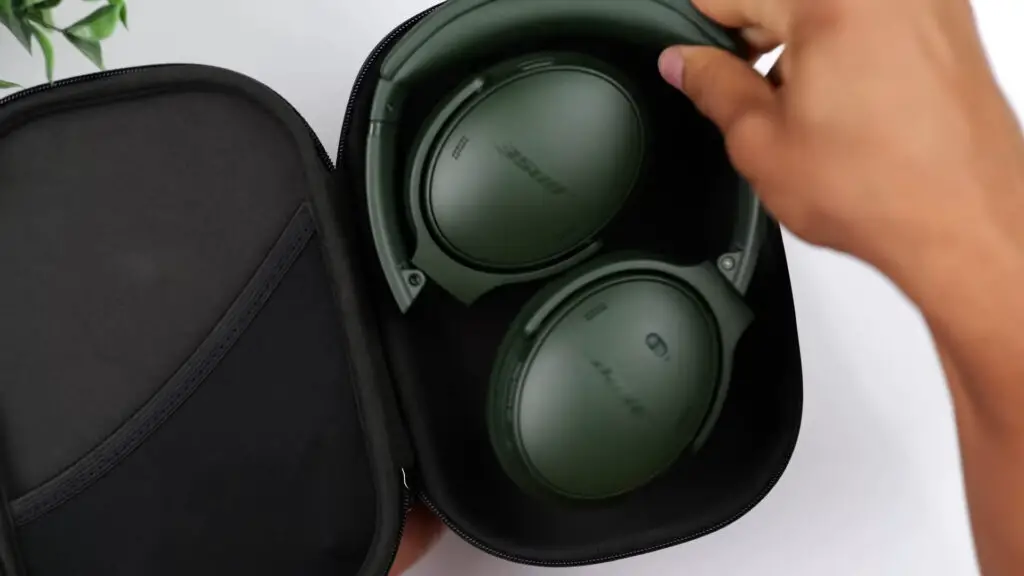 Bose Quietcomfort Headphones Case Inside
